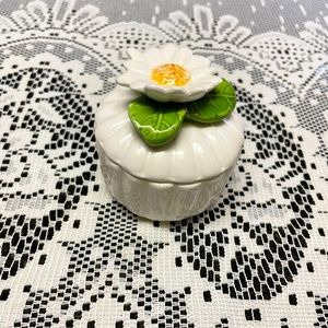 Small Ceramic Daisy Candle Box